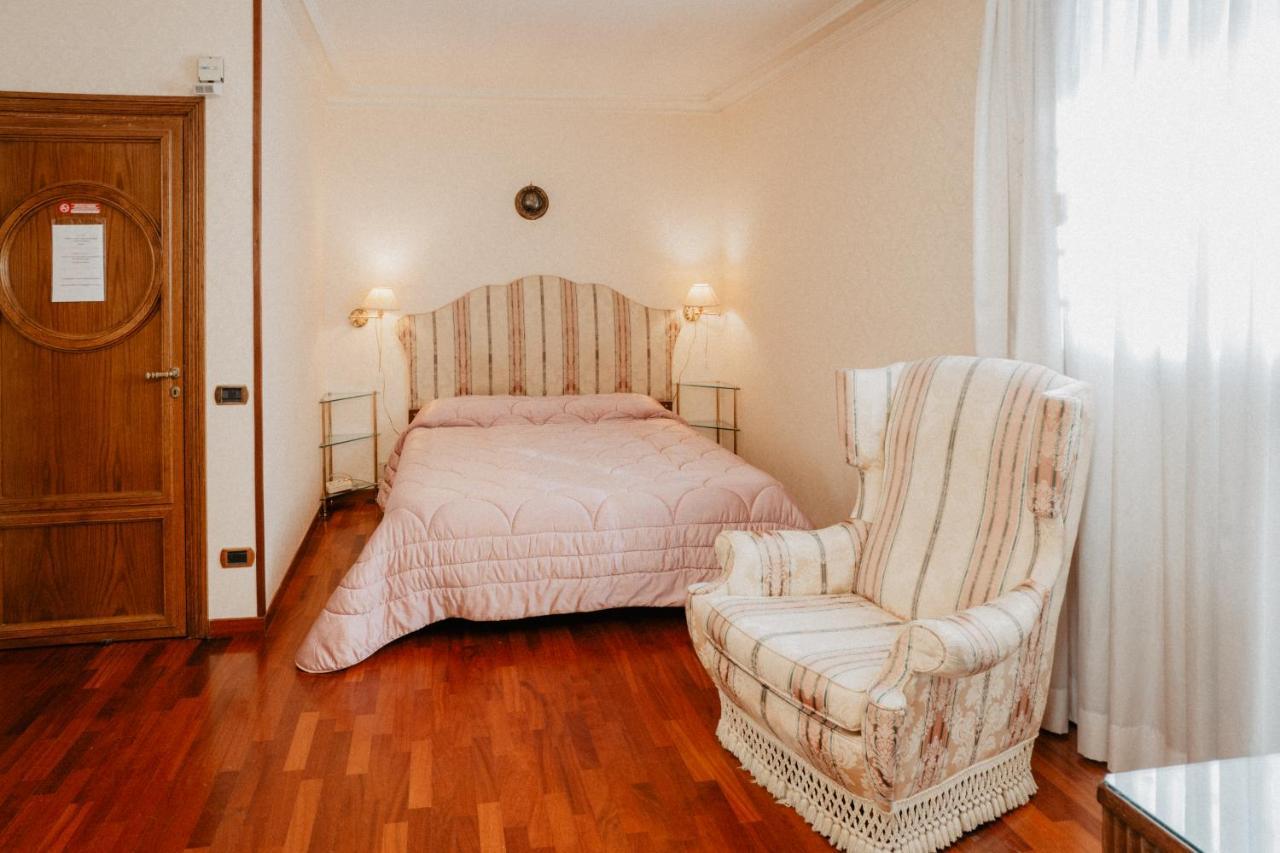 Villa Luigi XVI Таранто Екстер'єр фото